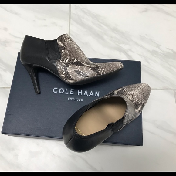 Cole Haan snake print leather ankle Bootie Size 5B - Picture 3 of 6